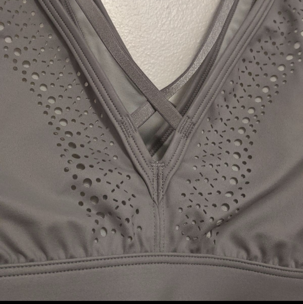 NWT Victoria Sport bra (M) - Picture 6 of 6